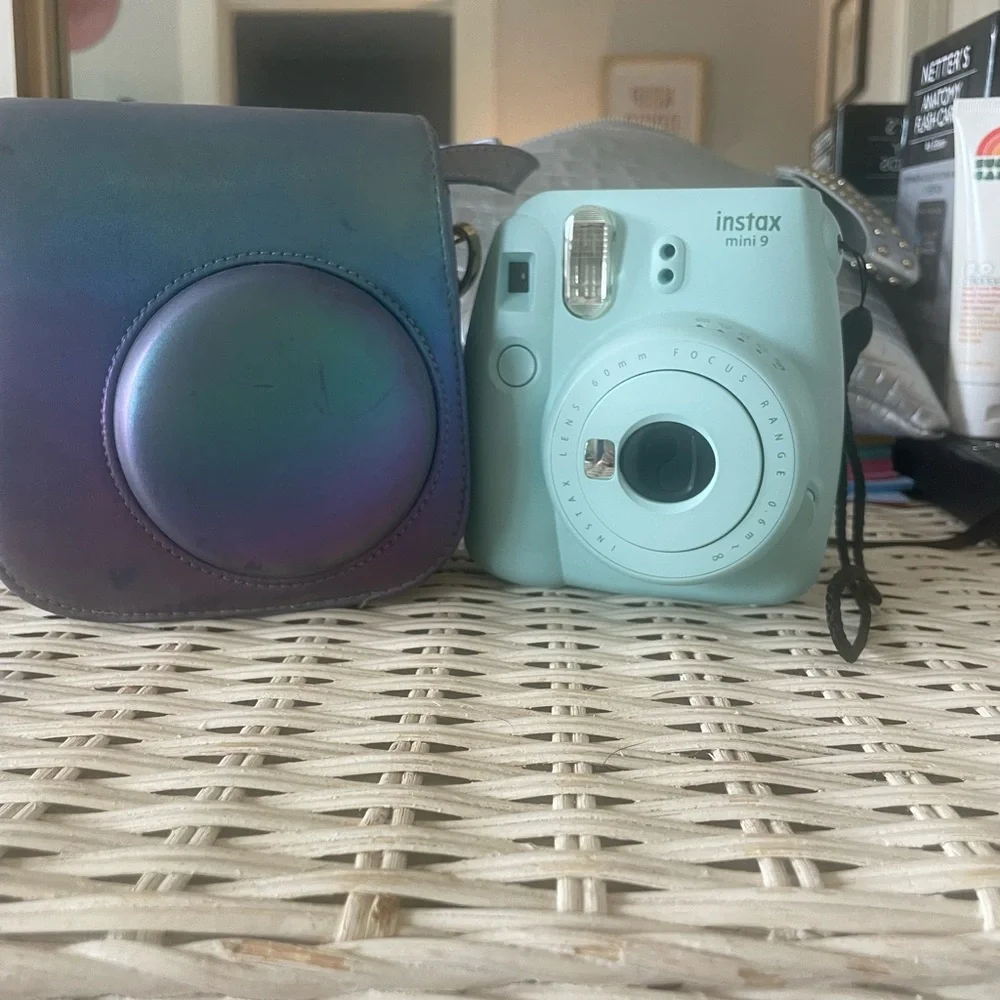 Fujifilm Instax Mini 9 (with Case)